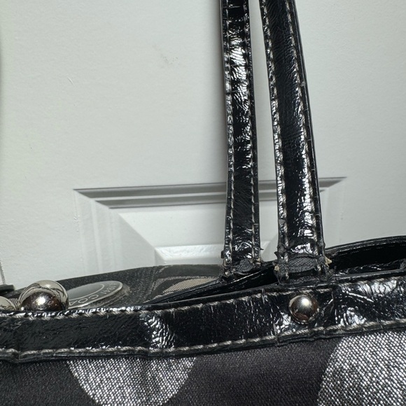 Authentic Coach F20427 Signature Kisslock Tote Black Gray Patent Trim - Picture 4 of 8